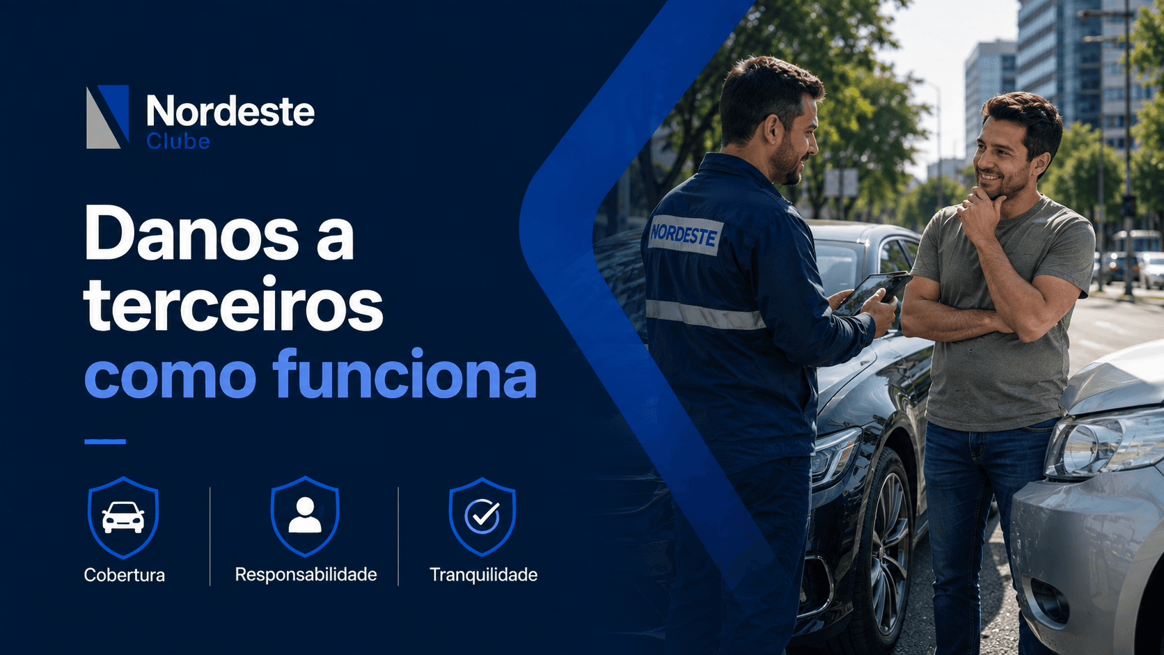 Dois carros parados em um cruzamento após uma colisão leve de trânsito em dia ensolarado.